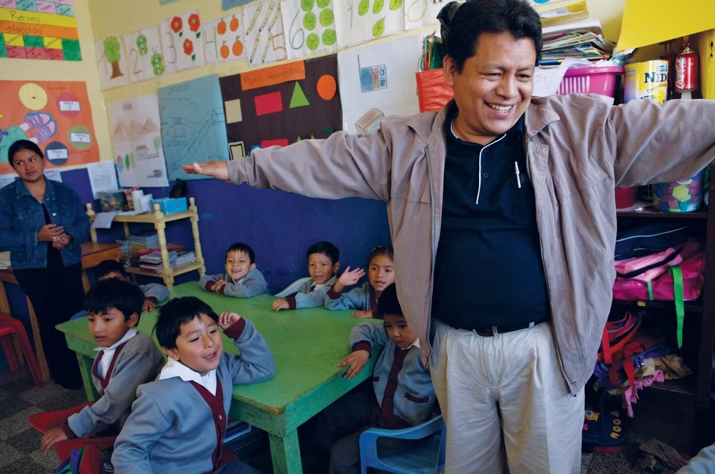 Director Jorge Chojolan in the pre-school classroom – Photo by John Abernathy